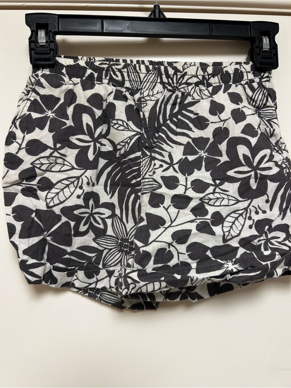 Floral Print Elastic-Waist Athletic Shorts - Charcoal on White